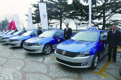 青島今年將更新4000輛出租車 車體保持8種經(jīng)典色彩 服務(wù)升級惠民生